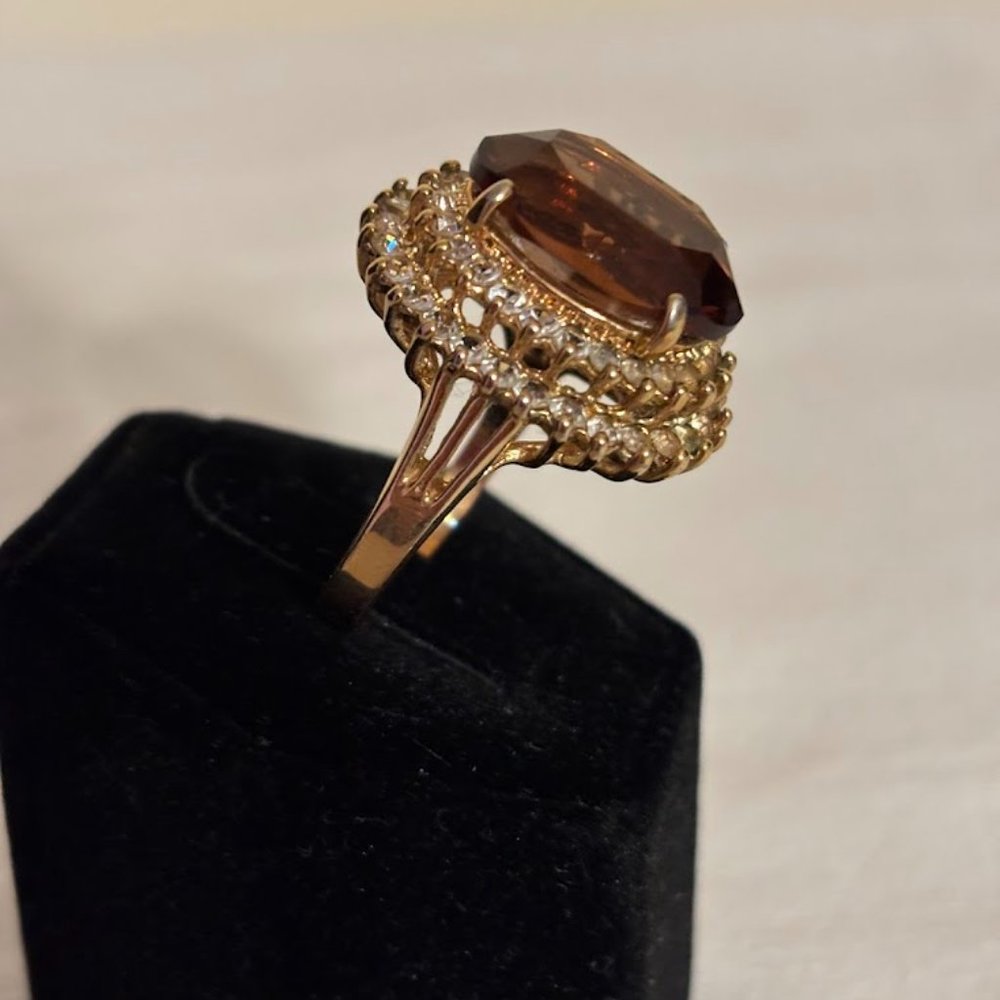 Beautiful Brown Color Ring with Crystals in Gold Tone Setting - size 9.5 - Picture 13 of 16